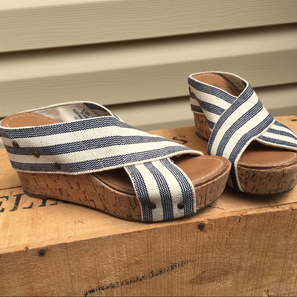 Crown Vintage Wedges